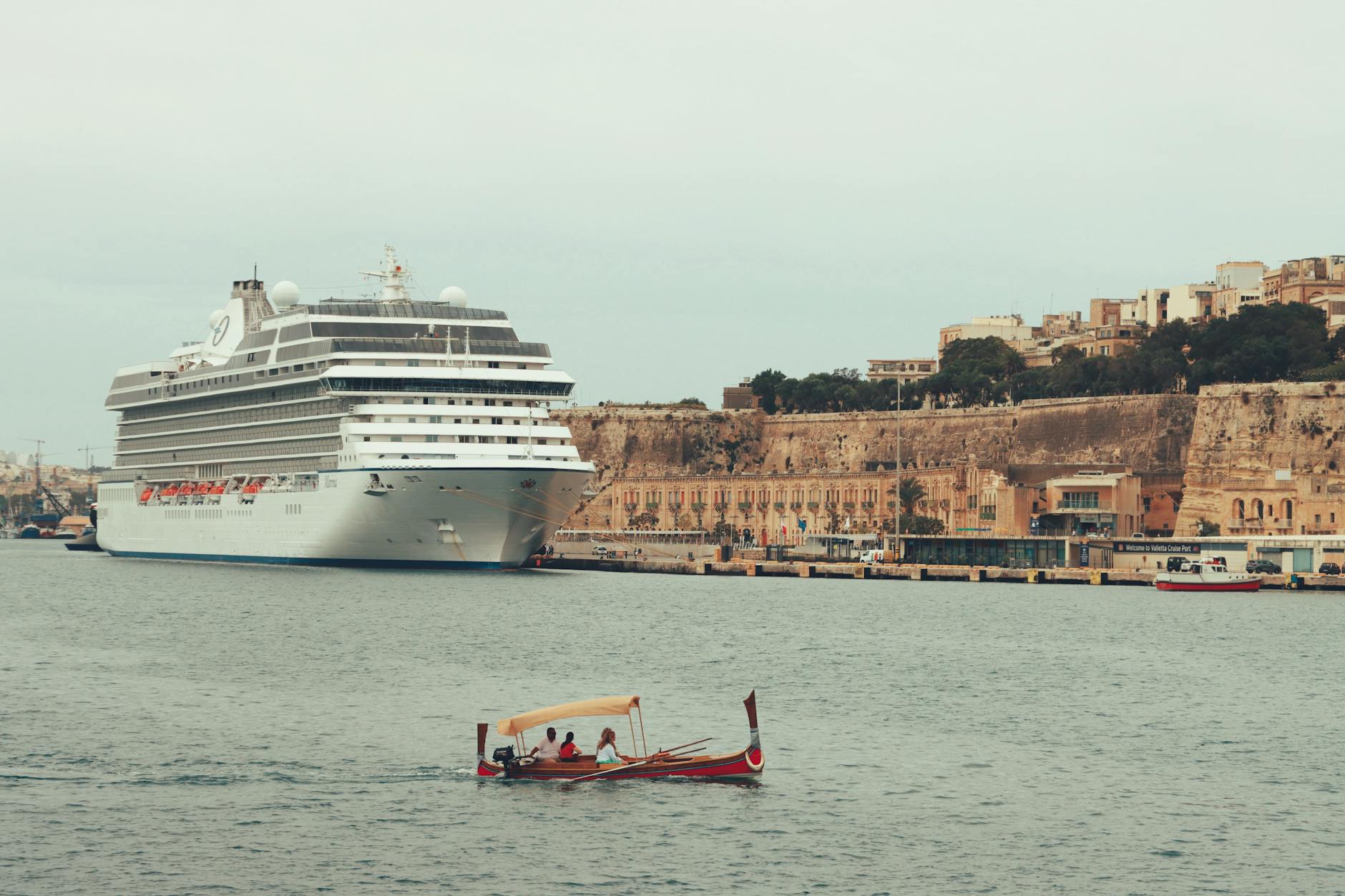 Kreuzfahrten mit Mein Schiff 2 – Premium-Urlaub auf hoher See