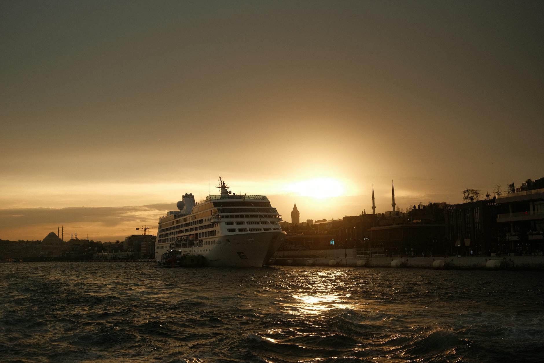 Kreuzfahrten mit Mein Schiff 7 – Traumrouten auf hoher See