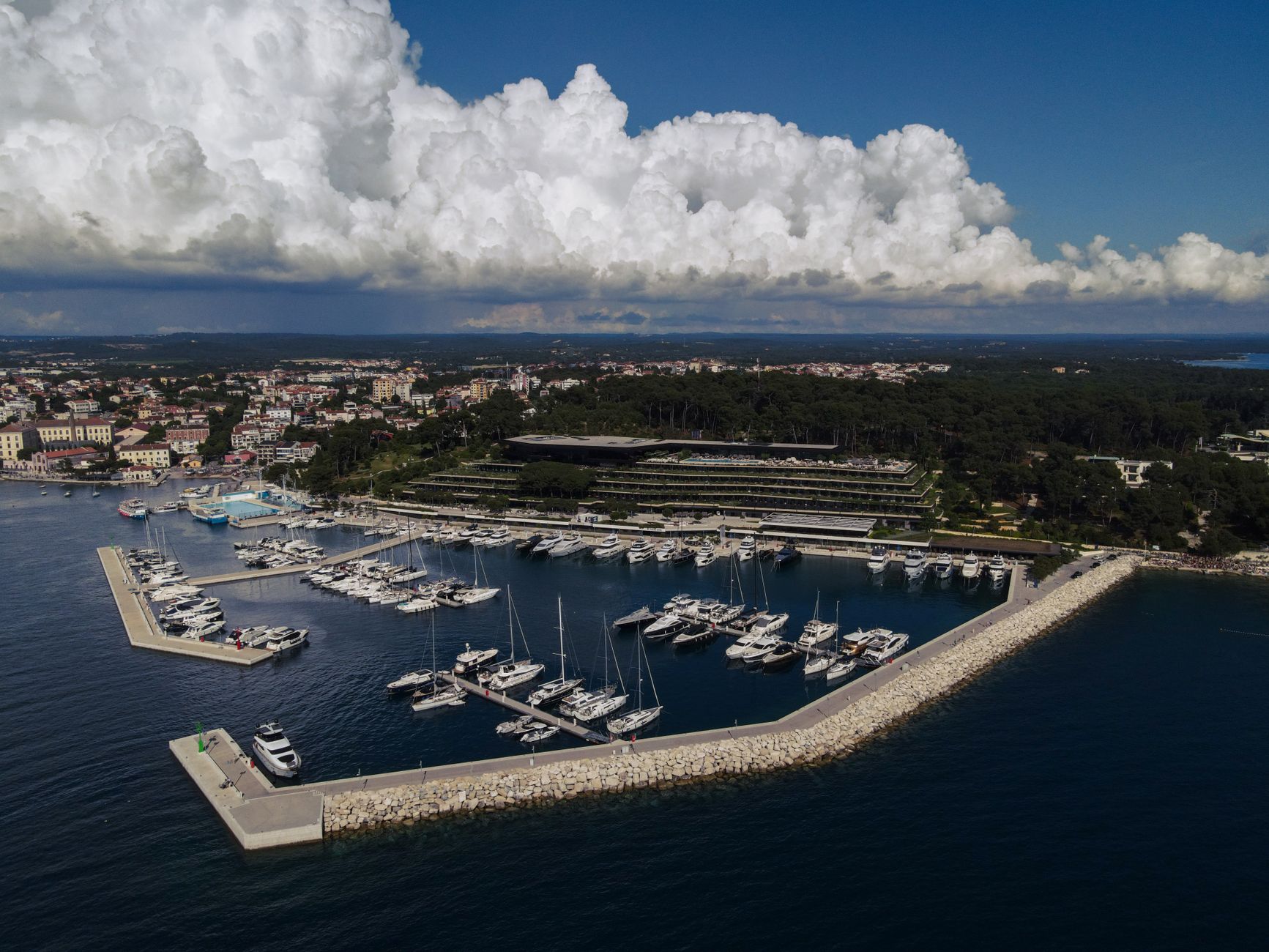 Istrien, Kroatien - Stunning aerial view of Rovinj's marina in summer, showcasing yachts and coastal