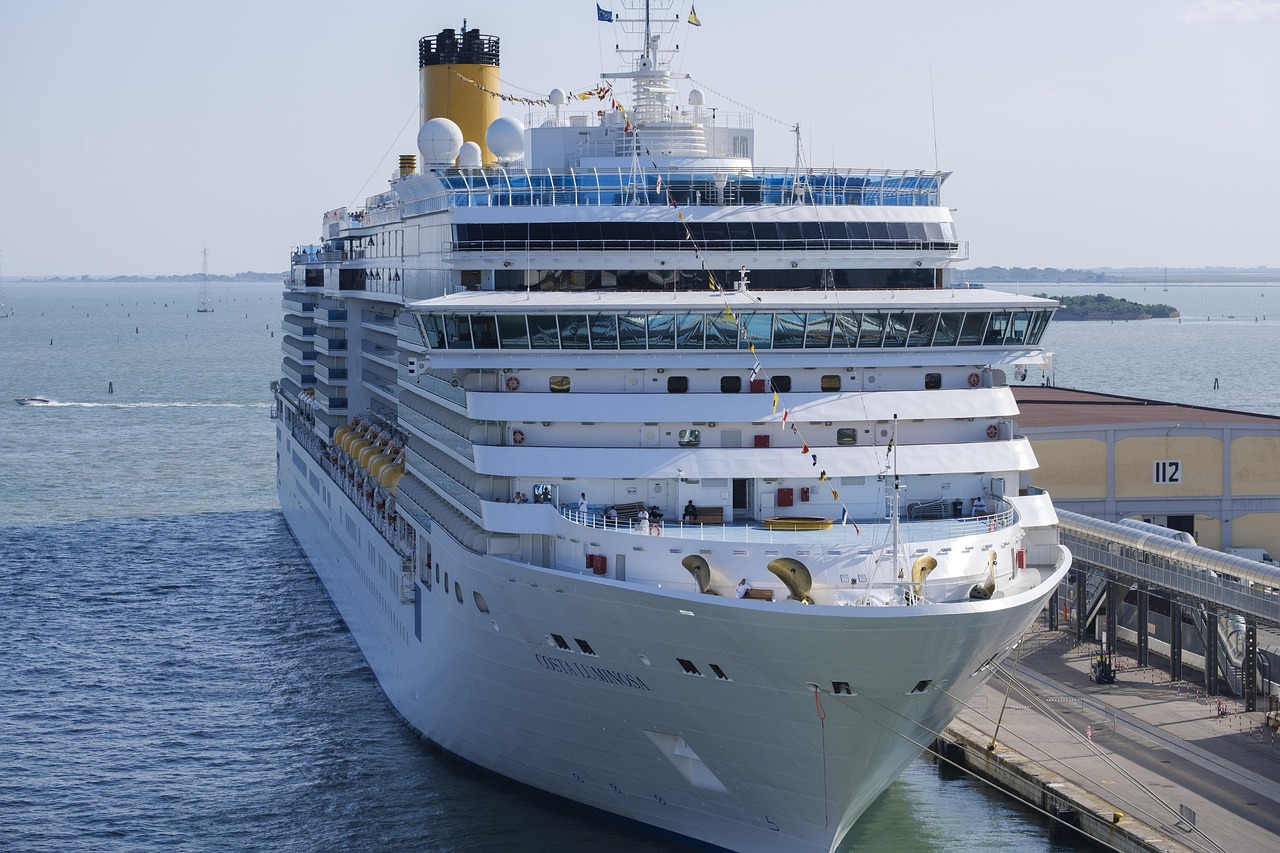 Costa Fascinosa Kreuzfahrten: Reisen mit Costa Crociere vergleichen