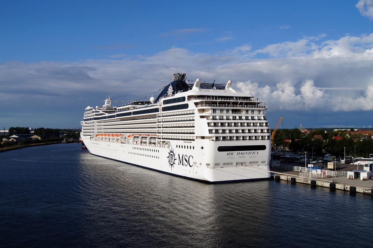 MSC Lirica Kreuzfahrten: Flexible Routen & Kabinen vergleichen